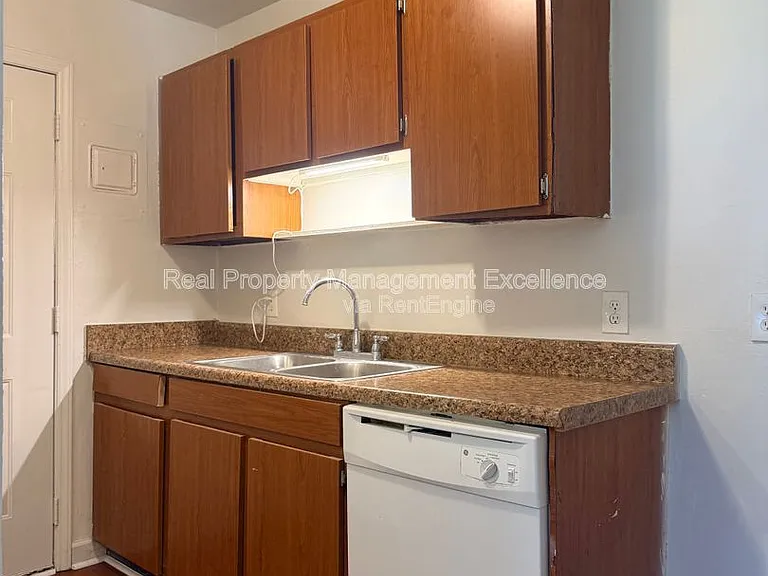 419 Walton St — Photo 6