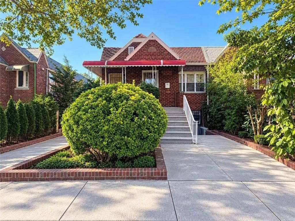 5-bedroom house for sale in Sheepshead Bay