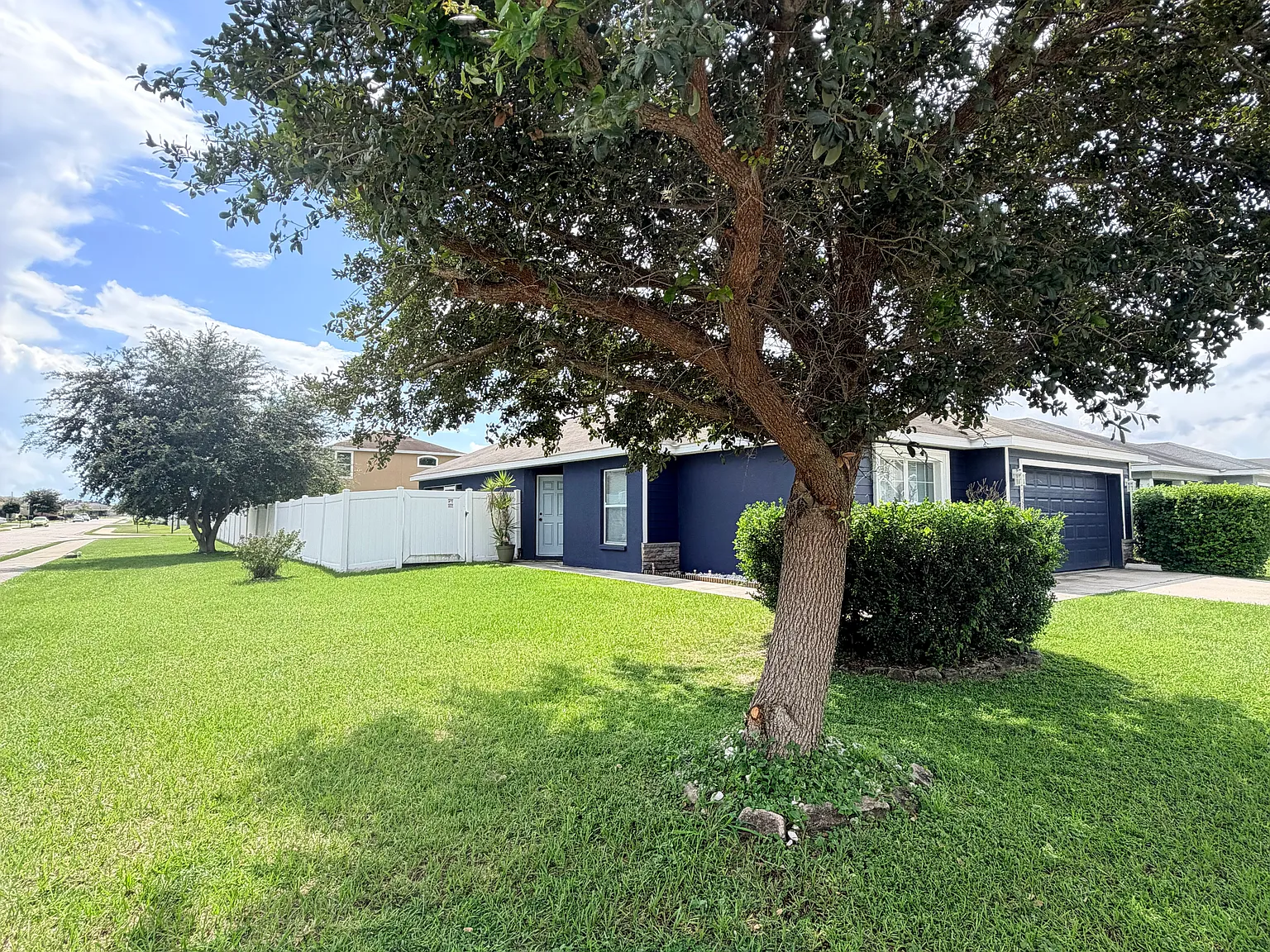 3 bed, 1465 sqft, $2,200 — Photo 2