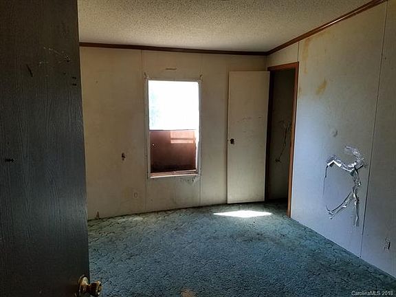 5th image of 217 Lorraine Dr