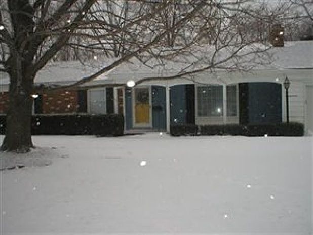 1st image of 141 E 265th St