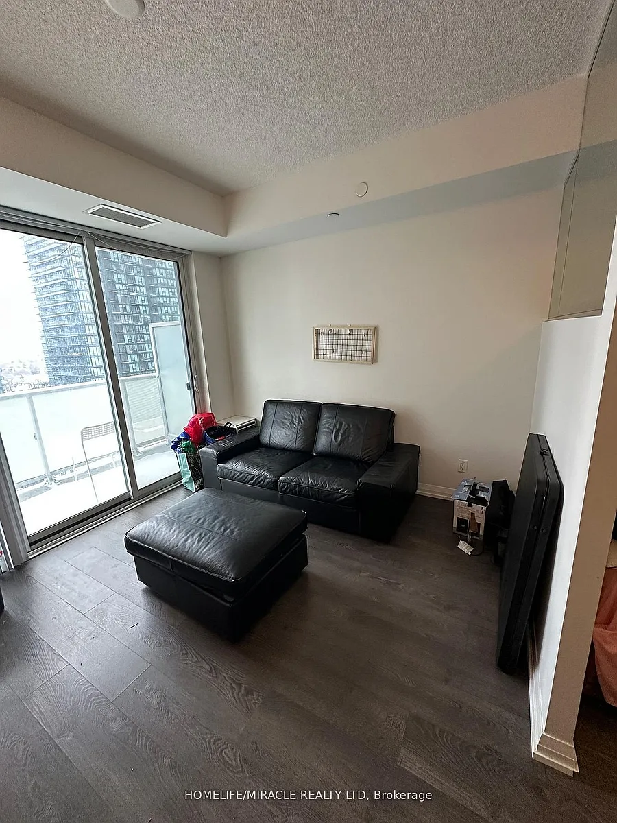 Building Photo - 101 Erskine Ave #1406