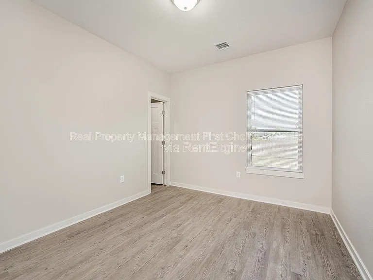3426 W Angel St — Photo 21