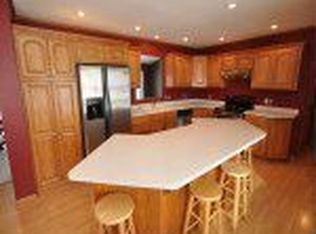 1402 Stoneridge Dr, Watertown, WI 53098