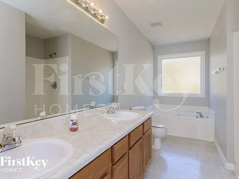 915 Midway Rd — Photo 10