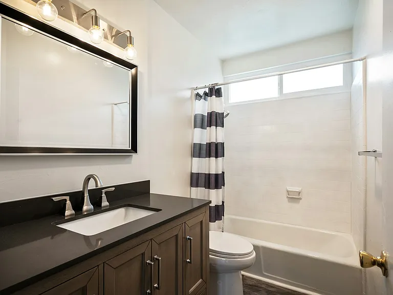 717 S Meyler St #B — Photo 12