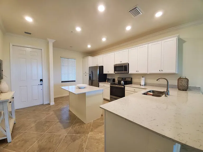 17520 Gawthrop Dr #403 — Photo 4