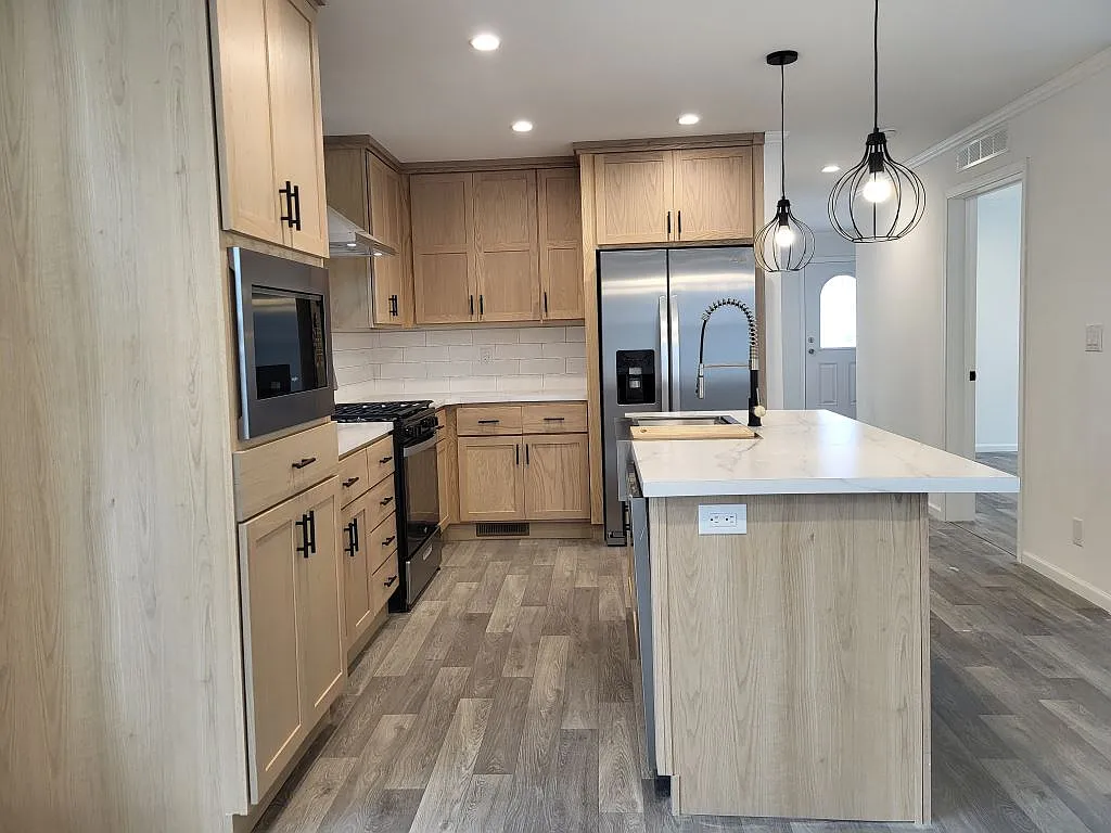 3 bed, 2.0 bath, 1460 sqft, $2,250 — Photo 2