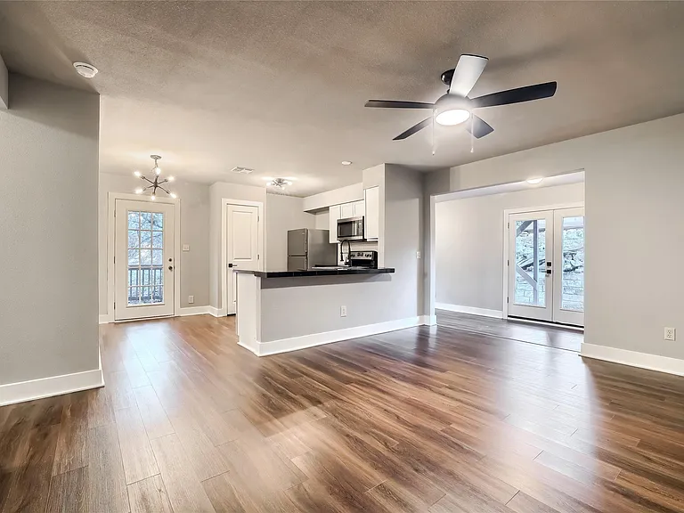5909 Lago Vista Way #D — Photo 8