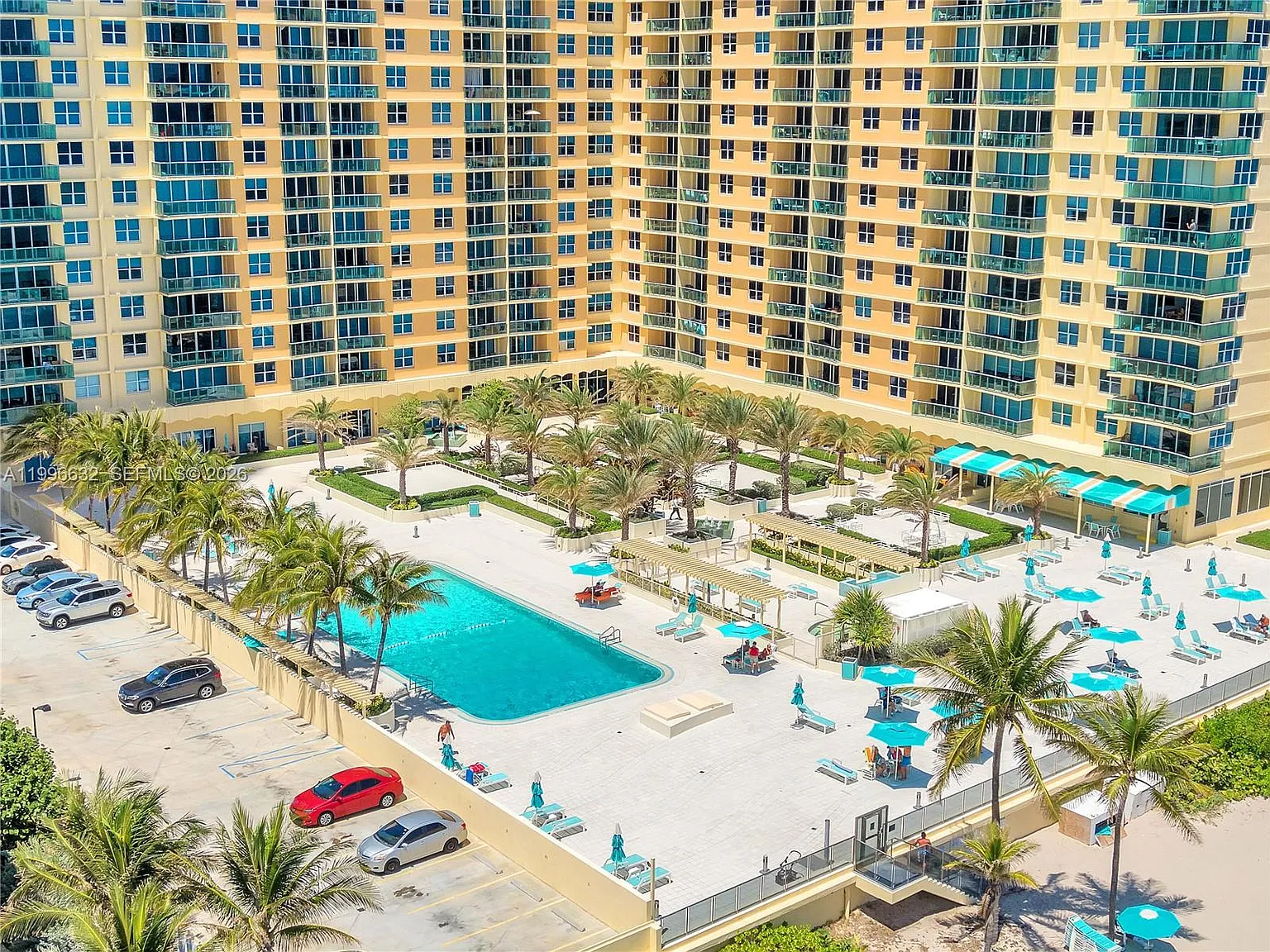 Wave Condo — Photo 3