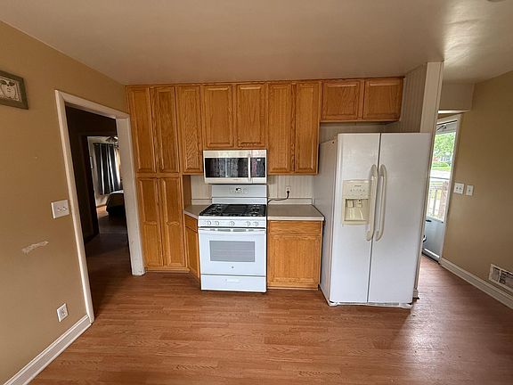 3rd image of 1906 4th Ave SE