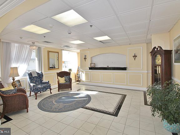 4th image of 807 8th St #316
