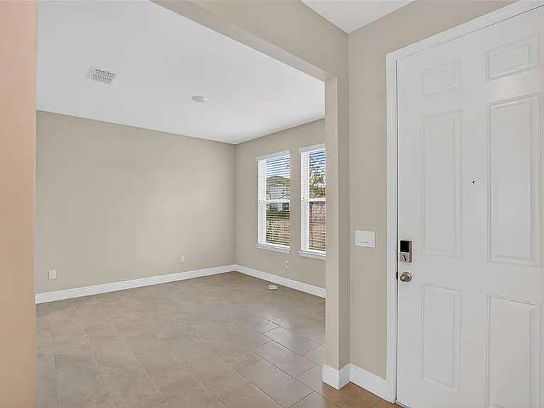 2546 Warren Acres Blvd — Photo 4