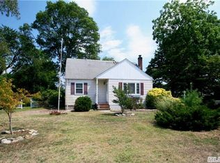 1 Mars Rd, Bay Shore, NY 11706