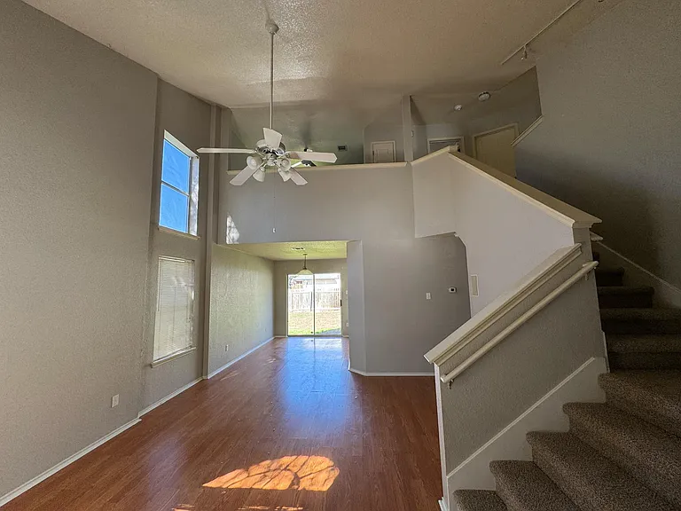 8901 Vigen Cir — Photo 3