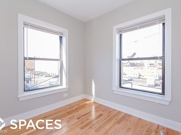 5th image of 820 W Cuyler Ave #824-321