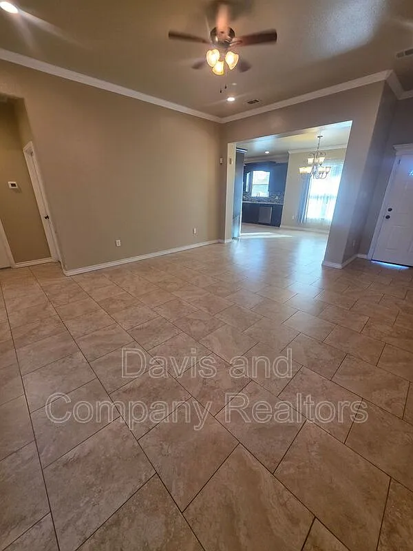 3 bed, 2.0 bath, 1350 sqft, $2,000 — Photo 4