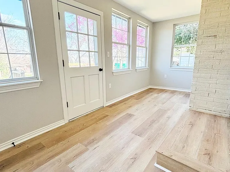 1803 S Park St — Photo 10