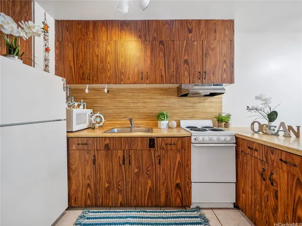 222 Kaiulani Ave APT 407, Honolulu, HI 96815