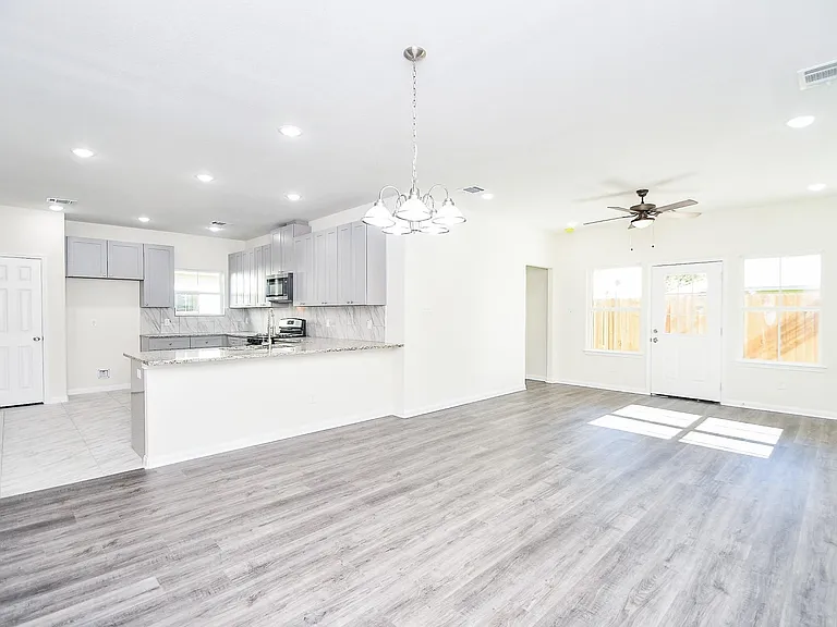 12202 Heather Flower Ln — Photo 6