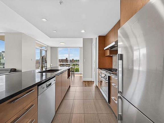 2nd image of 1111 E 10th St SW #606