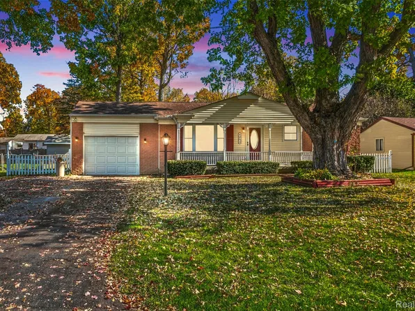 4285 Ashlawn Dr, Flint, MI 48507