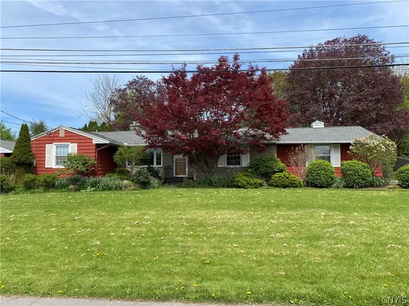15 Drumlins Ter, Syracuse, NY 13224