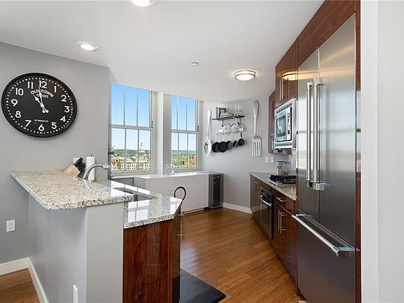 4th image of 1 W Exchange St Unit 2501