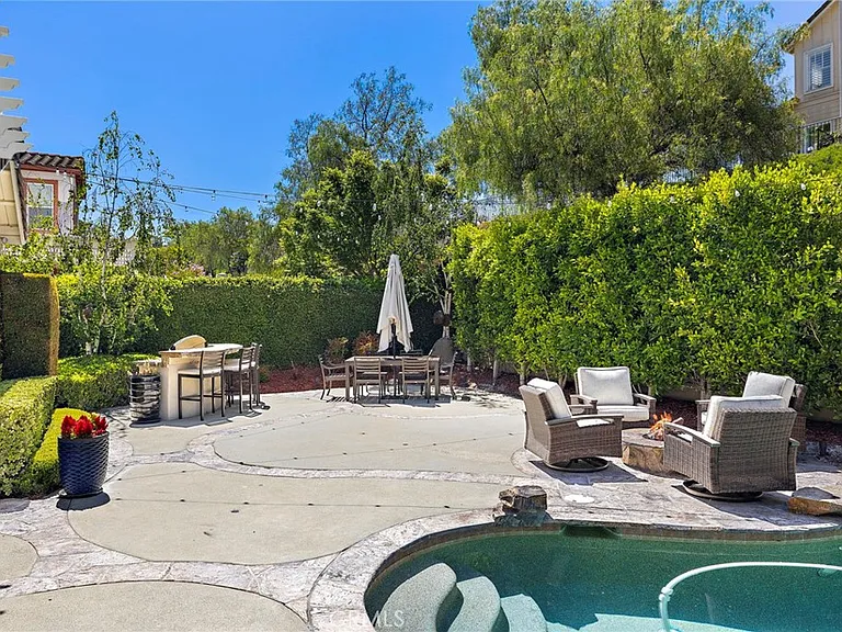 8 Victoria Ln — Photo 25