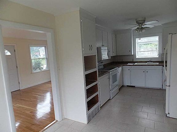 3rd image of 80 Hunt Ave