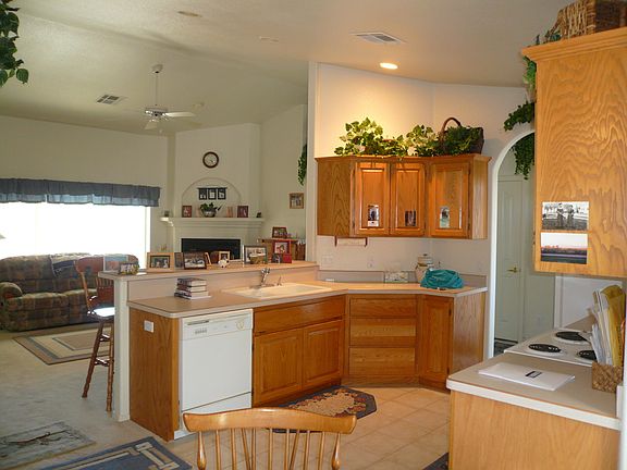 4th image of 225 W COTTONWOOD Lane