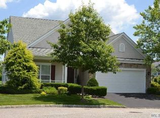 24 Philips Ct, Mount Sinai, NY 11766