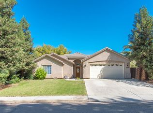 2420 E Center Ct, Visalia, CA 93292