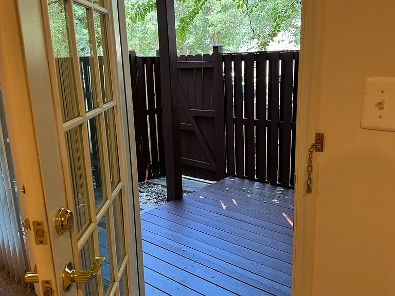 2743 Manhattan Pl — Photo 38