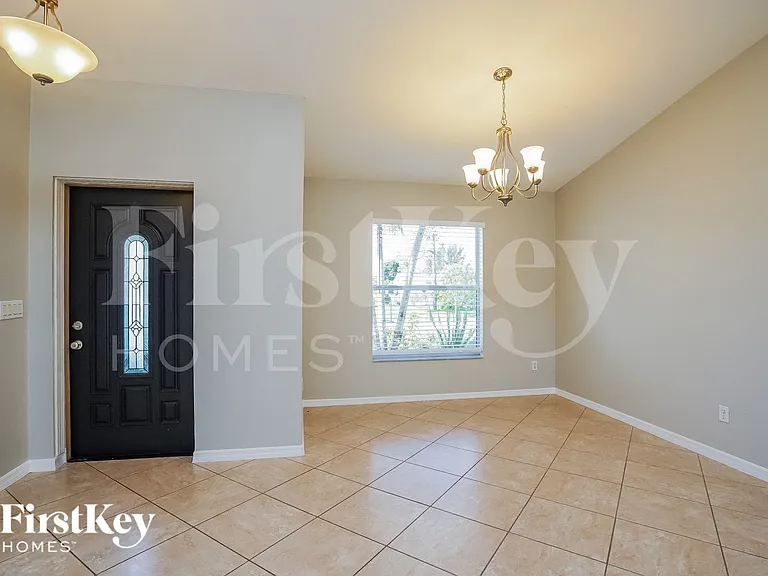 1217 SW 35th Ter — Photo 4