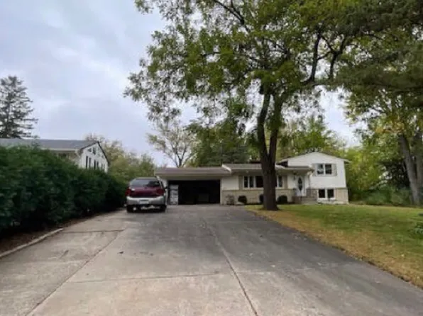 955 Woodhill Dr, Roseville, MN 55113