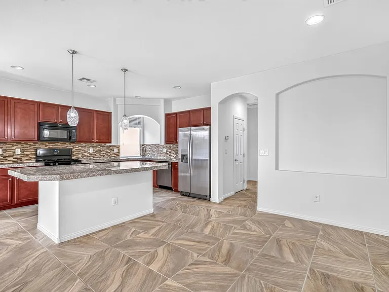 5226 Tartan Hill Ave — Photo 3