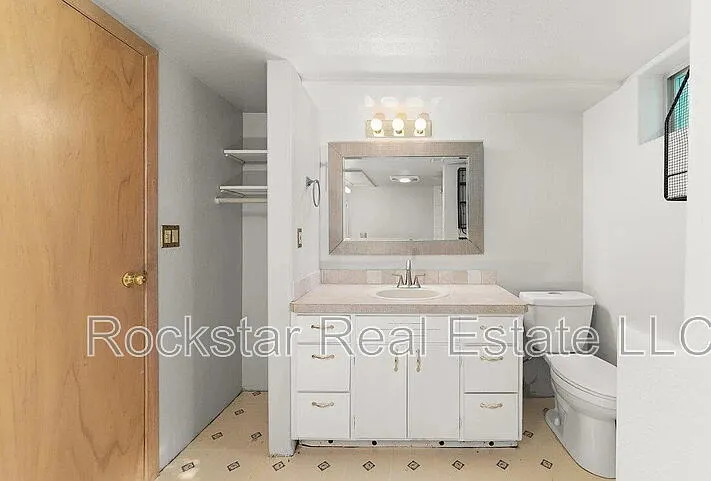 1110 E 28th Ave — Photo 15