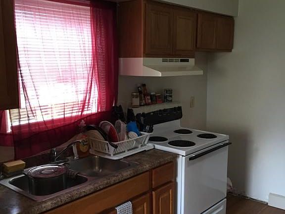 4th image of 705 Stewart Ave
