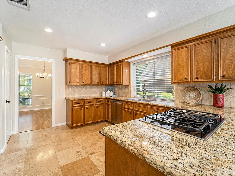 15214 Park Estates Ln — Photo 8