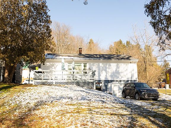 5th image of 611 W Oak St