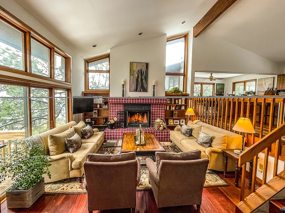 1855 Ponder Heights Dr