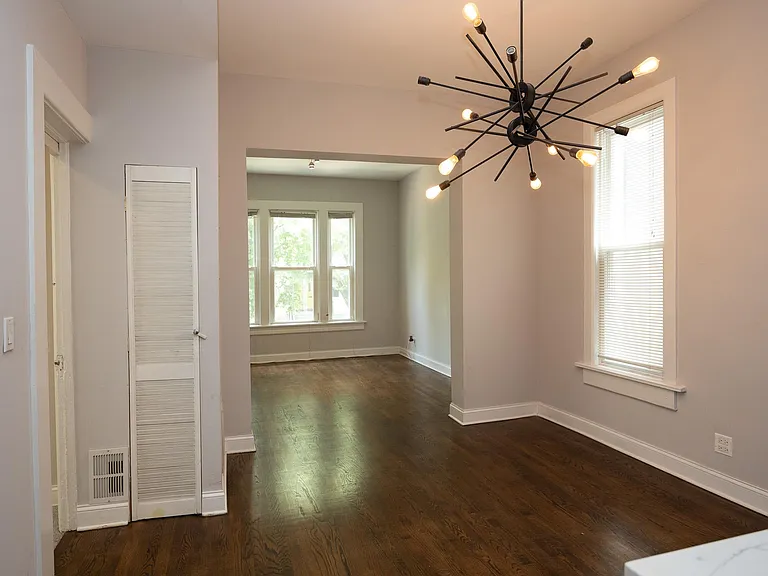 1241 W Barry Ave #1 — Photo 4