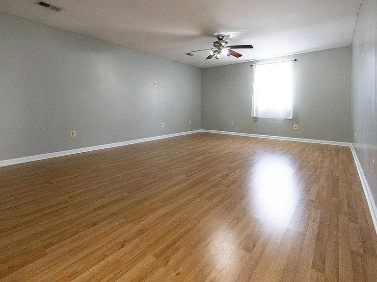 4209 Kilbourne Dr — Photo 4