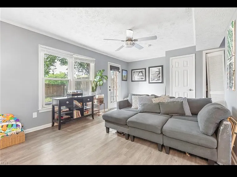 29 Glascow Way — Photo 4