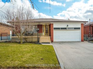 45 Ernest Ave #1, Toronto, ON M2J 3T4