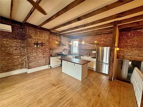 1st image of 920 Western Ave APT 4