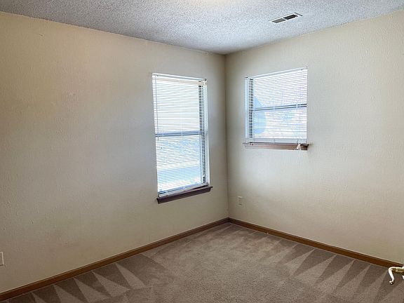 4th image of 1028 NE Lindsay Ave APT C