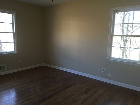 4th image of 511 White Oak Dr SW