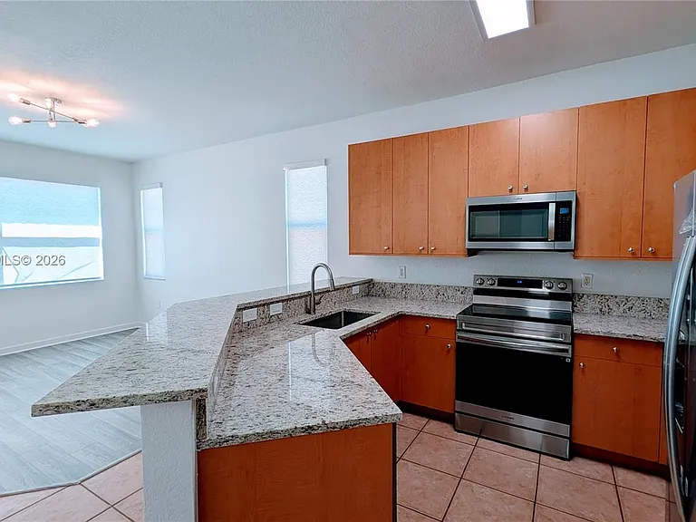 2151 NE 37th Ter — Photo 12